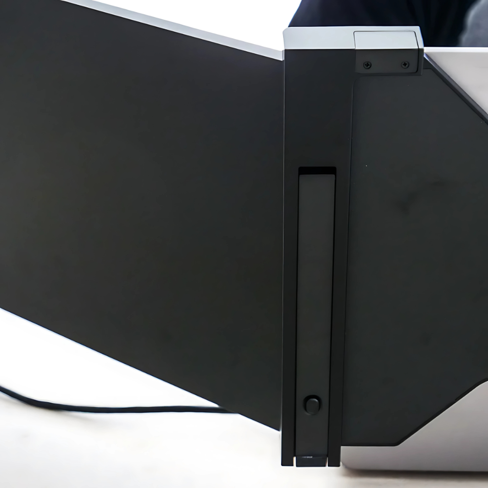 Close-up of Falco Lite 15.6 hinge and premium build design